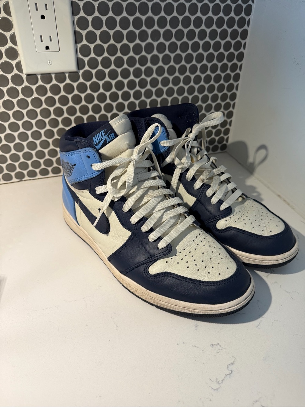 Nike Air Jordan 1 Retro High OG Obsidian UNC 555088-140 Size 11